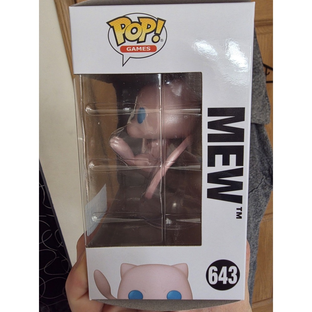 Funko Pop! Vinyl: Pokémon - Mew (Pearlescent) - Pokemon Center (Exclusive) #643 - Picture 4 of 6